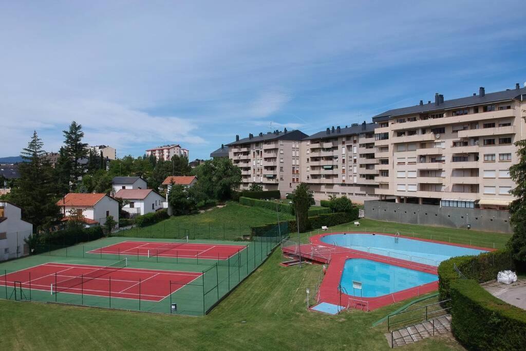 Apartamento Aticoroel Apartment Jaca Exterior photo